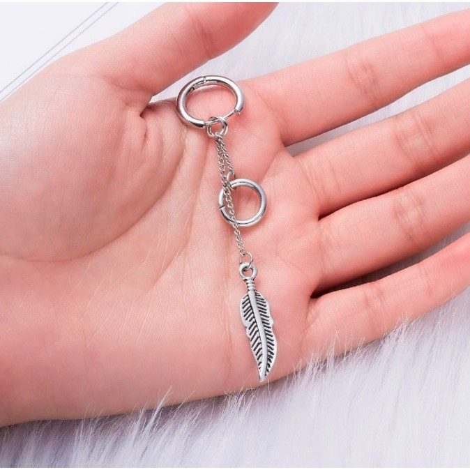 Khuyên tai nam nữ cá tính với hình chiếc lá kết hợp khuyên tròn