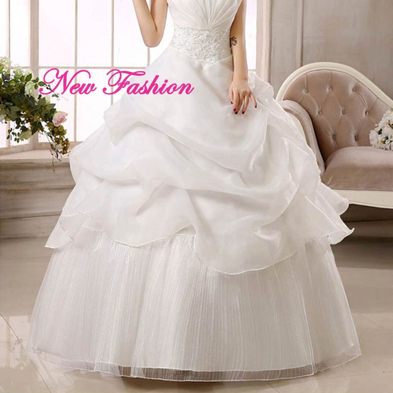 Đầm cưới cô dâu trễ vai không dây thiết kế sang trọng nổi bật