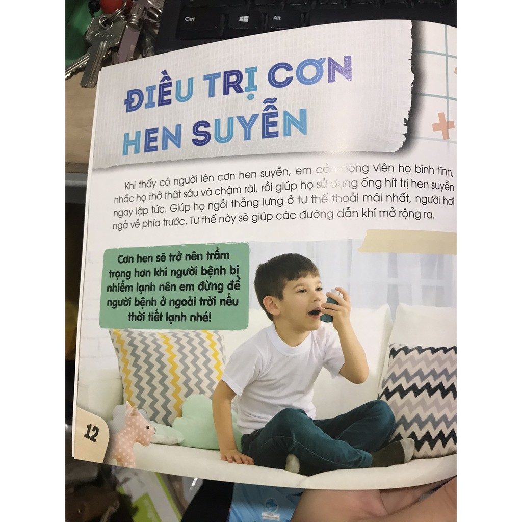 Sách - Các kĩ năng sơ cứu cơ bản : Hen suyễn và dị ứng