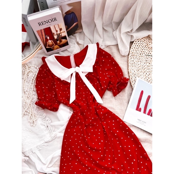 ĐẦM ĐỎ HOA MIDI ĐUÔI CÁ CỔ TRẮNG