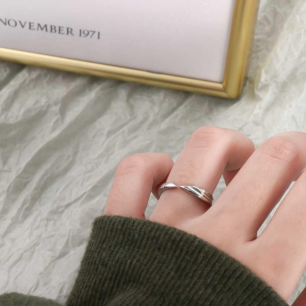 Nhẫn Đôi Hình Cánh Thiên Thần Bằng Kim Loại Sang Trọng