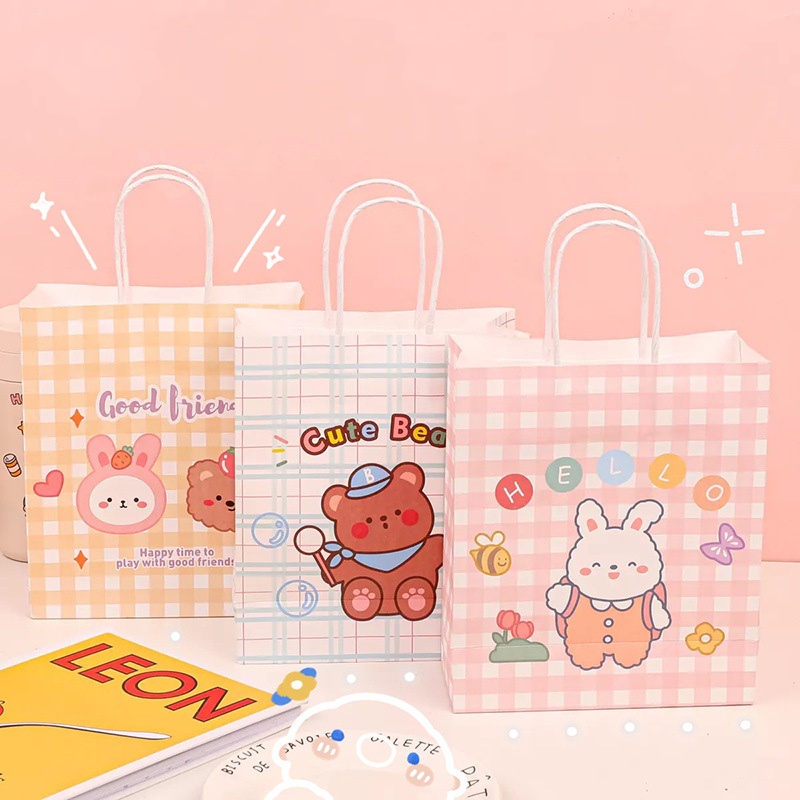 Túi giấy đựng quà 18x8x21cm nhiều mẫu dễ thương có quai xách