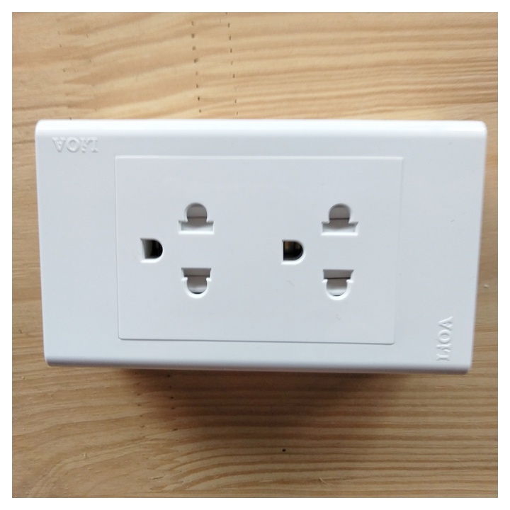 Ổ cắm 2 chấu, 3 chấu 16A 250V LiOA - Chính hãng