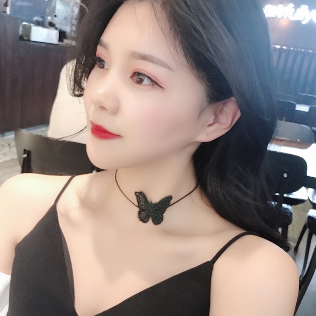 Choker bướm ren