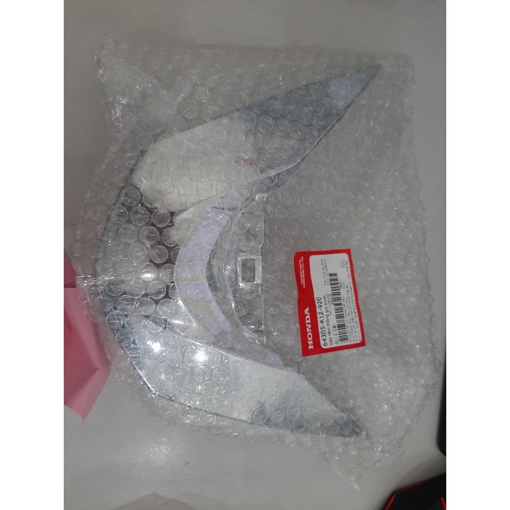 Nẹp tấm thông gió trước chữ V mặt nạ lead 125 2013-2014-2015-2016-2017 chính hiệu honda