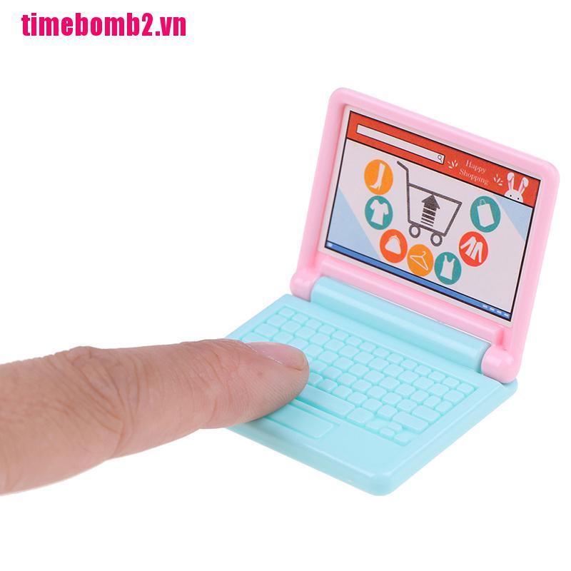 Mô Hình Máy Tính Và Búp Bê Trang Trí Nhà Cửa