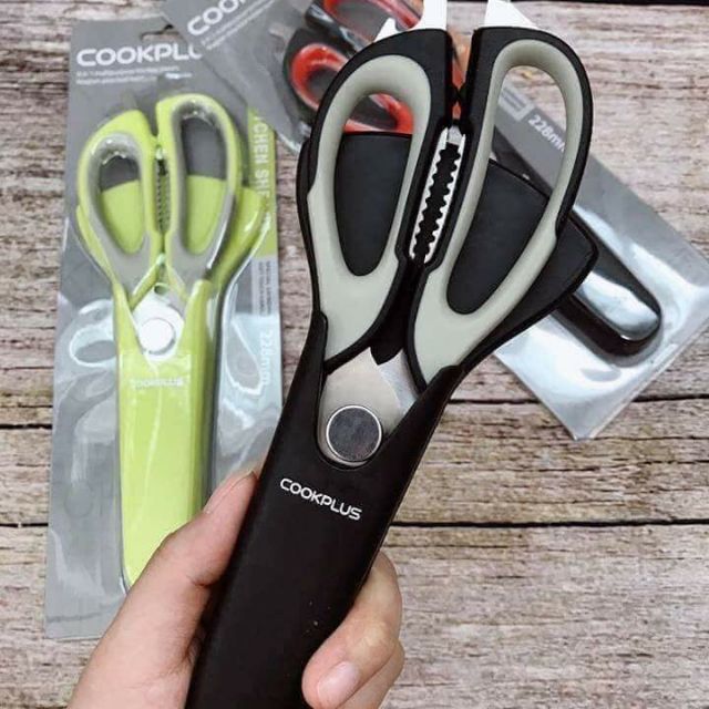 Kéo căt thực phẩm đa năng LOCK&LOCK 22,8cm có bao đựng dính hít tường nam châm