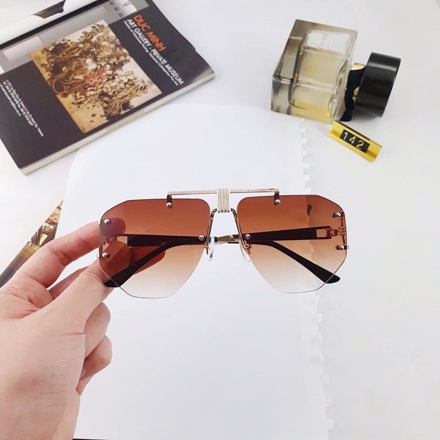 Kính bảng chuồng