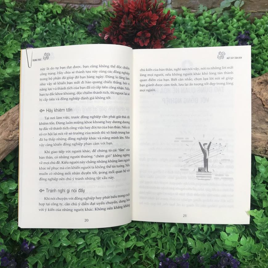Sách - Mặt Dày Tâm Đen - Nhân Viên Khéo Léo Tỏa Sáng Chốn Văn Phòng (Kèm Bookmark) - Bách Việt