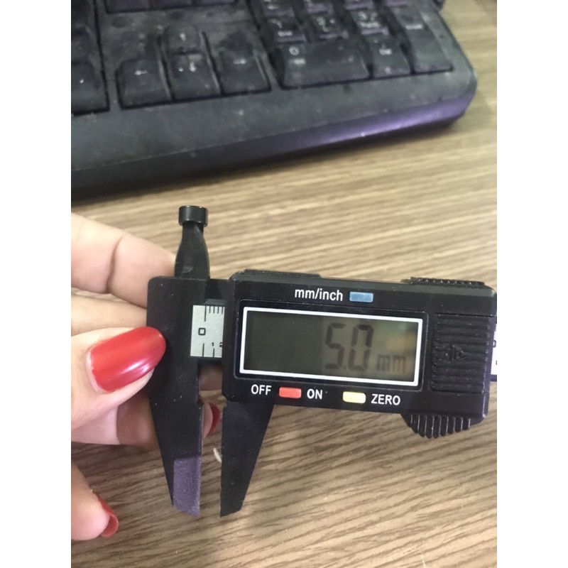 Nhẫn màu đeo chân chim vẹt