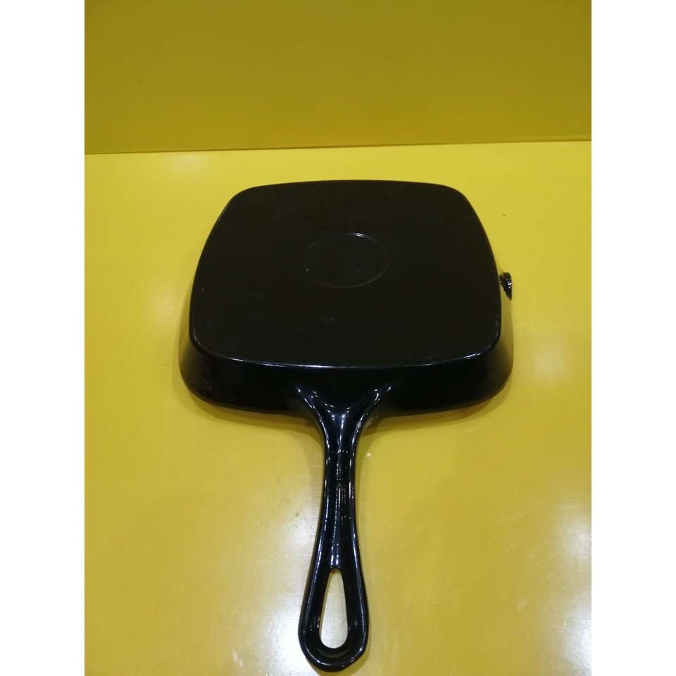 Chảo gang ngoài phủ men nội địa Nhật, size 23*23cm, nặng 2.35kg (mã 975), Dùng được bếp từ