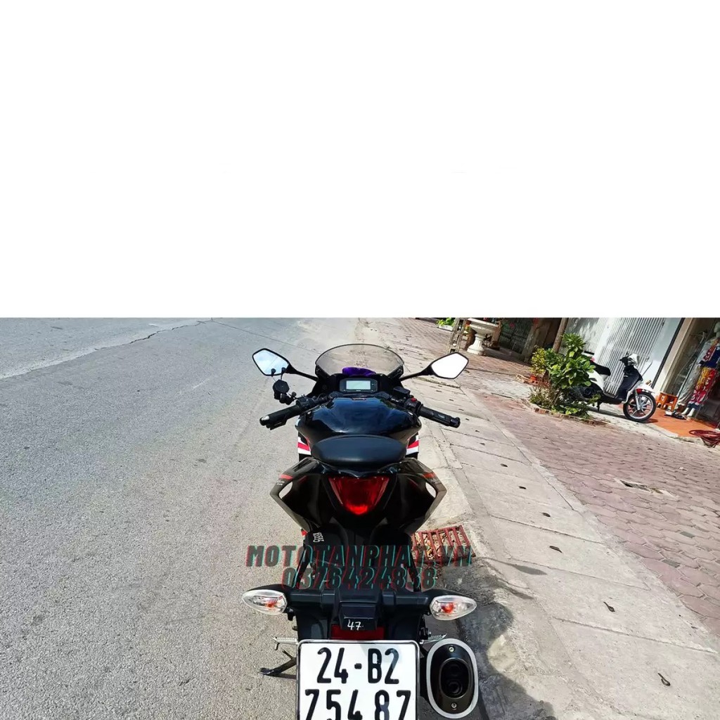 Ốp đuôi kiểu r1 liền khối GSX 150 lắp như zin.
