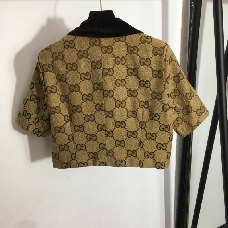 Set trang phục nữ gồm áo khoác croptop tay ngắn cổ vest và quần shorst lửng ống bó thương hiệu Gucci GC cao cấp