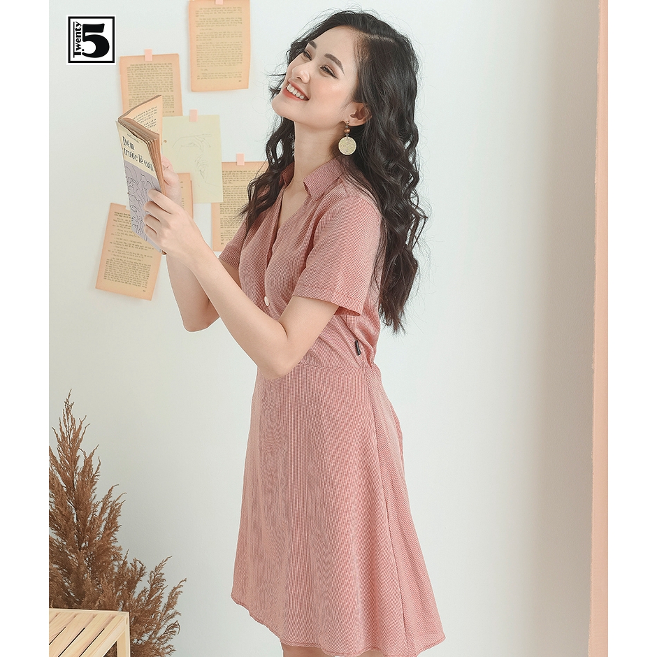 Váy nữ công sở dạo phố kẻ caro cổ xẻ V đính cúc tay ngắn Twentyfive M233