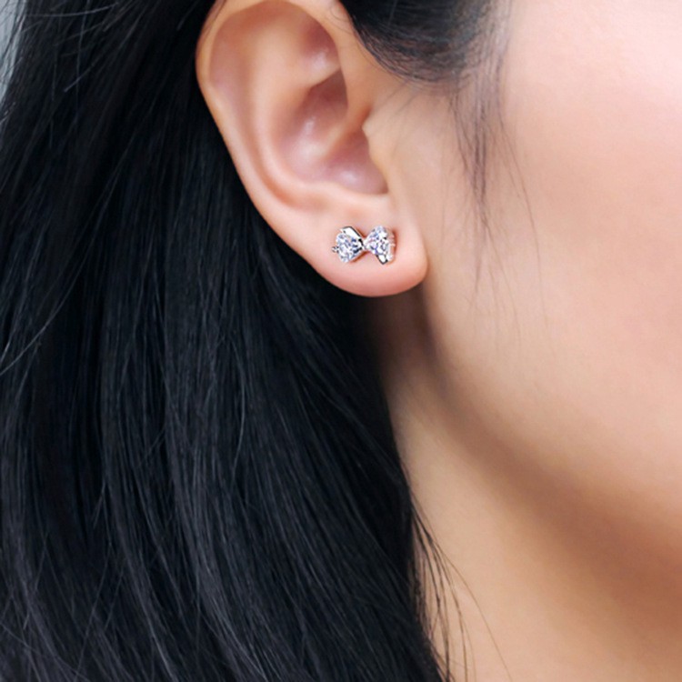 Hoa tai đính đá đơn giản sang trọng cho nữ