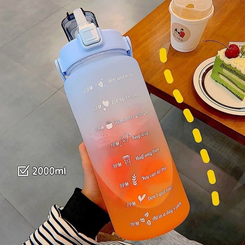 【free stickers】Bình Đựng Nước Dễ Thương Có Vạch Báo Giờ Uống Nước Bình nước 2 lít , bình đựng nước nhựa 2L có ống hút bình uống nước cho bé có ống hút