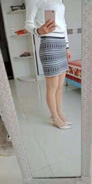 Set áo trắng chân váy len