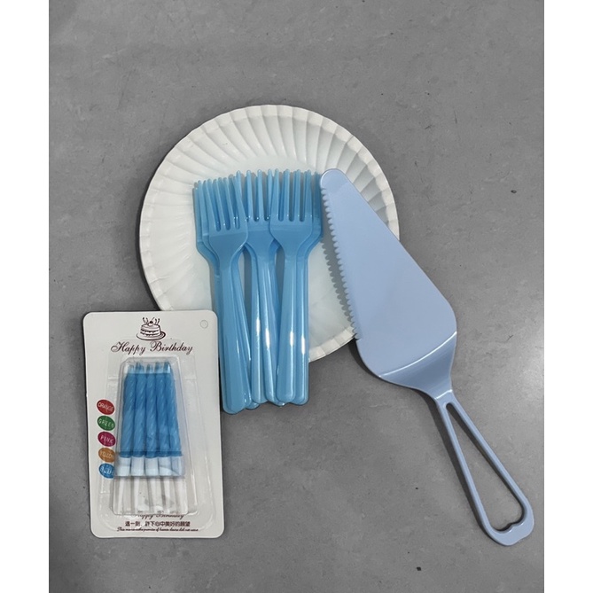 Sỉ 5 bộ dao, đĩa, xiên, nến sinh nhật tiện lợi. Gồm 10 đĩa, 10 xiên, 10 nến, 1 dao. Phụ kiện bánh kem, bánh sinh nhật