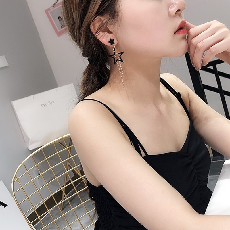 Khuyên Tai Bất Đối Xứng Hình Ngôi Sao Năm Cánh Phong Cách Âu Mỹ