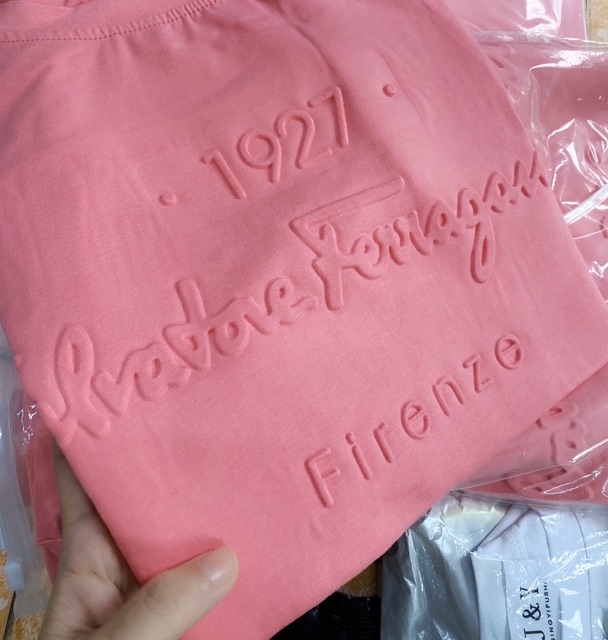 [Mã WAGMV99 giảm 15% đơn 300K] BÁN SỈ ÁO PHÔNG CHỮ SỐ 1927 DẬP NỔI MÀU HỒNG CHO NỮ | BigBuy360 - bigbuy360.vn