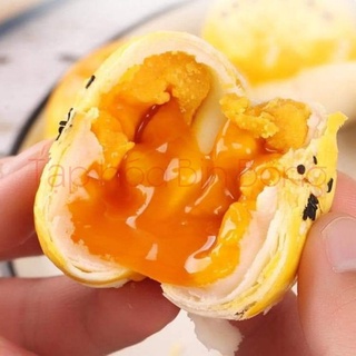Bánh pía trứng chảy ngàn lớp