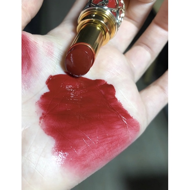 𝗦𝗢𝗡 YSL 𝗥𝗢𝗨𝗚𝗘 𝗩𝗢𝗟𝗨𝗣𝗧𝗘́ 𝗦𝗛𝗜𝗡𝗘 𝗟𝗜𝗣𝗦𝗧𝗜𝗖𝗞 𝗕𝗔𝗟𝗠