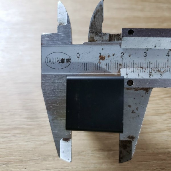 BOX NHỰA 44*22*22mm KW8