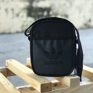 Túi đeo chéo Adidas có sẵn