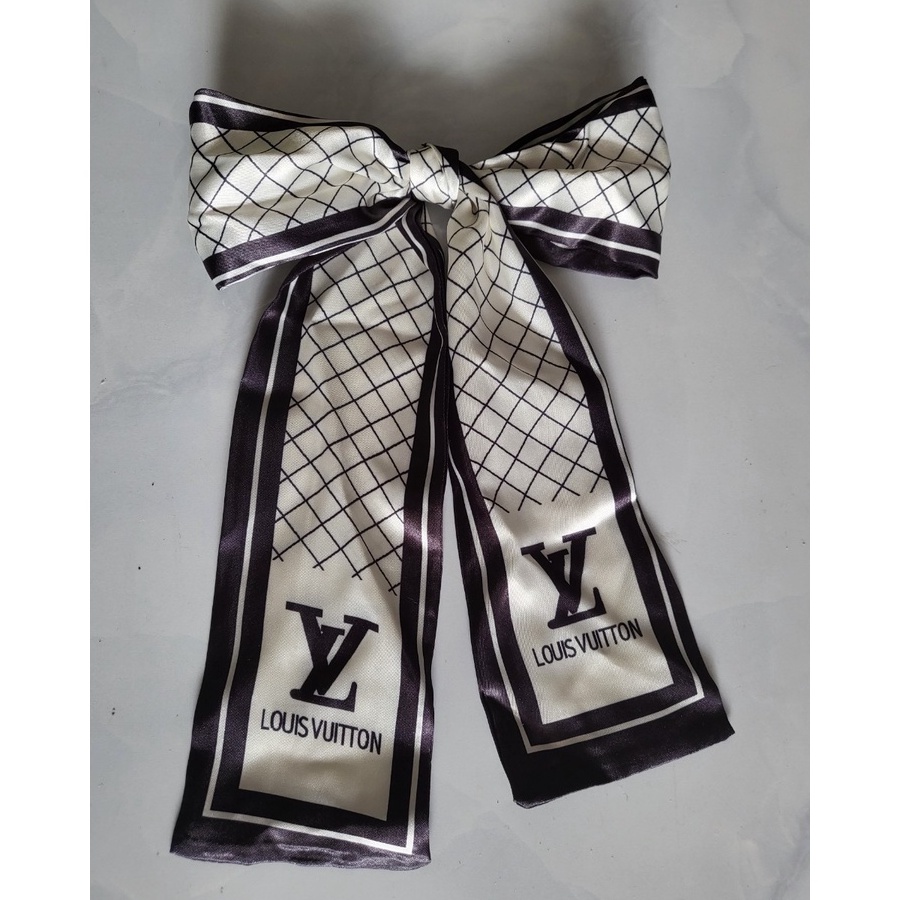 áo sơ mi ko túi nơ ch.anel ( hình thật phía sau)