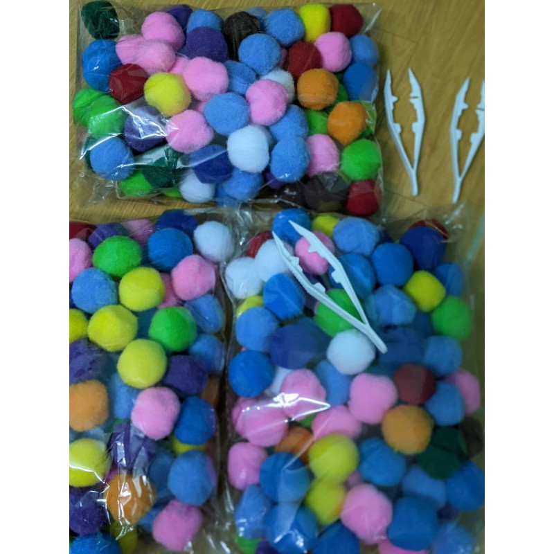 Set 2 kẹp gắp hạt+ 100 viên pom pom đủ size