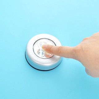 Đèn LED gắn tường dùng pin sạc