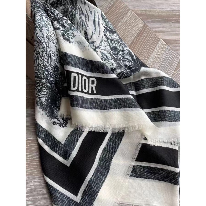 Khăn choàng nữ thời trang DIOR CD kiểu dáng thanh lịch, họa tiết nhẹ nhàng