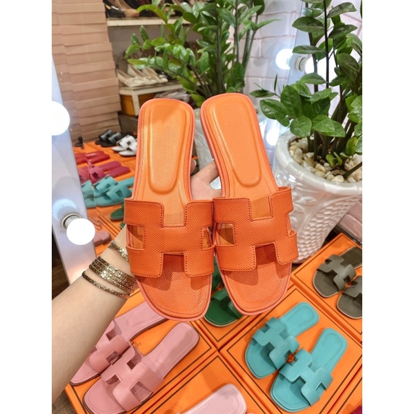 Dép quai ngang chữ H