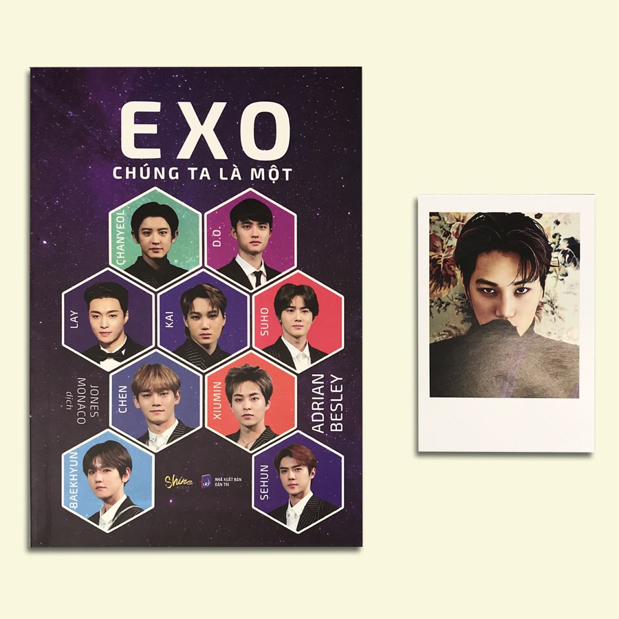 Sách - EXO Chúng Ta Là Một - Tặng Kèm 5 Postcard EXO In Hai Mặt (Số Lượng Có Hạn) - 8936186544194