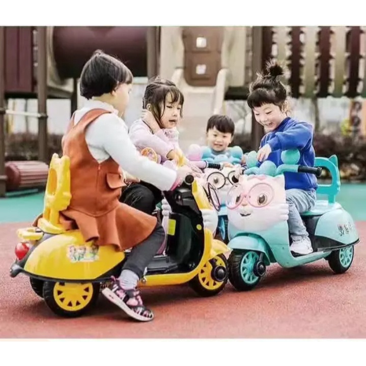 Xe máy điện cho bé hình Minion / sóc/ kitty / Heo
