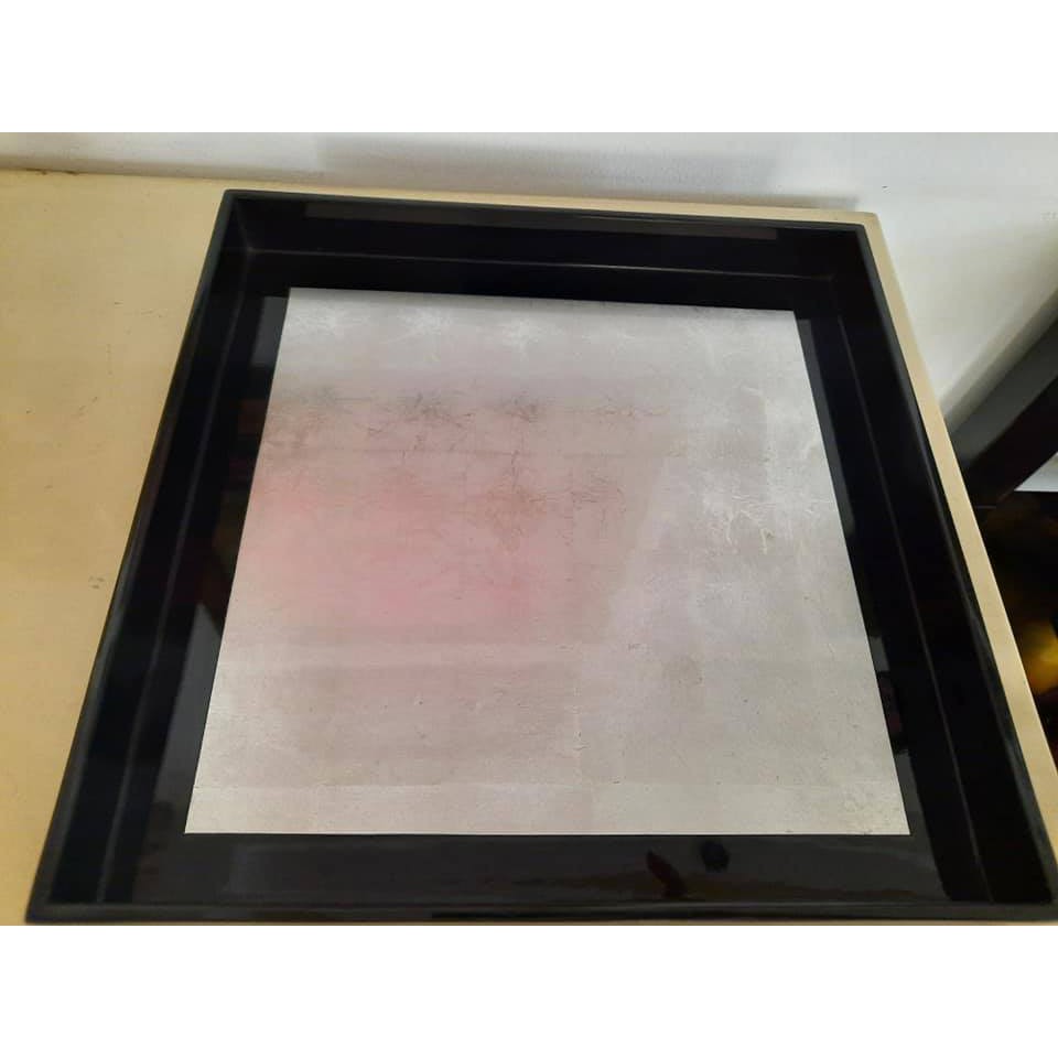 Khay sơn mài bạc, hình vuông . Qui cách : 32x32x3.5 cm Màu đen ngoài giữa bạc - KH58-BAC
