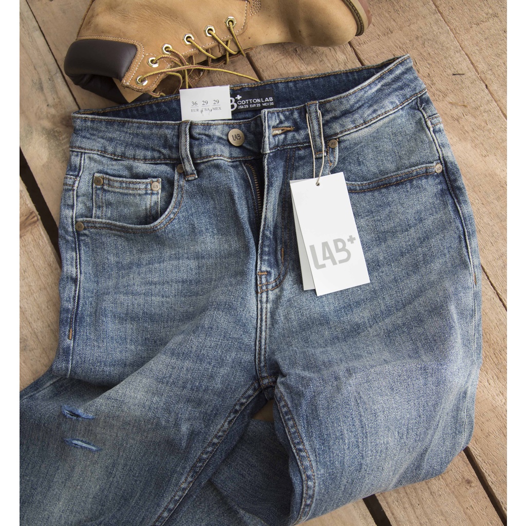 Quần jean nam màu xanh rách gối chất co giãn from slimfit thương hiệu LAB - QJLAB220914