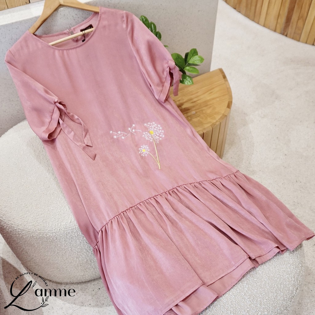 Đầm bầu đẹp Delia Dress chất lụa mềm mát cùng họa tiết thêu hoa phù hợp mặc đi làm by LAMME