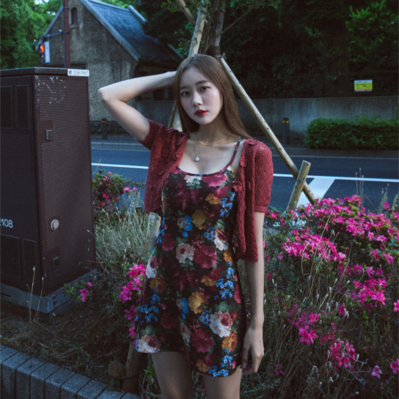 Đầm dây chữ A in hoa thời trang retro | BigBuy360 - bigbuy360.vn
