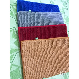 2 chiếc thảm lau chân san hô kt: 40cm x 60cm