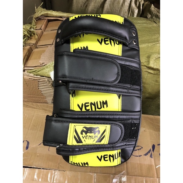 Đích đá , đích đỡ tay boxing VENUM elite kick pads