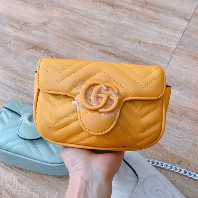 Túi mẫu xinh .dập.lót đỏ .dây đeo cùng màu túi