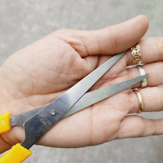 Kéo cắt thủ công 16cm (màu ngẫu nhiên)