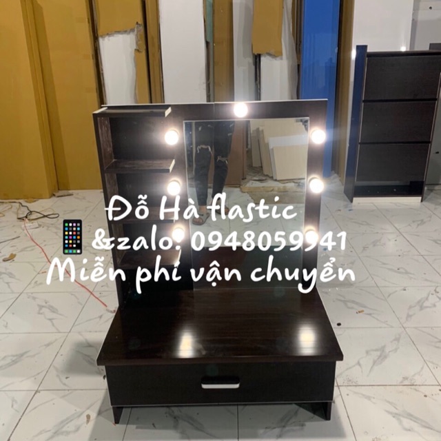 Bàn trang điểm bệt gắn đèn Led