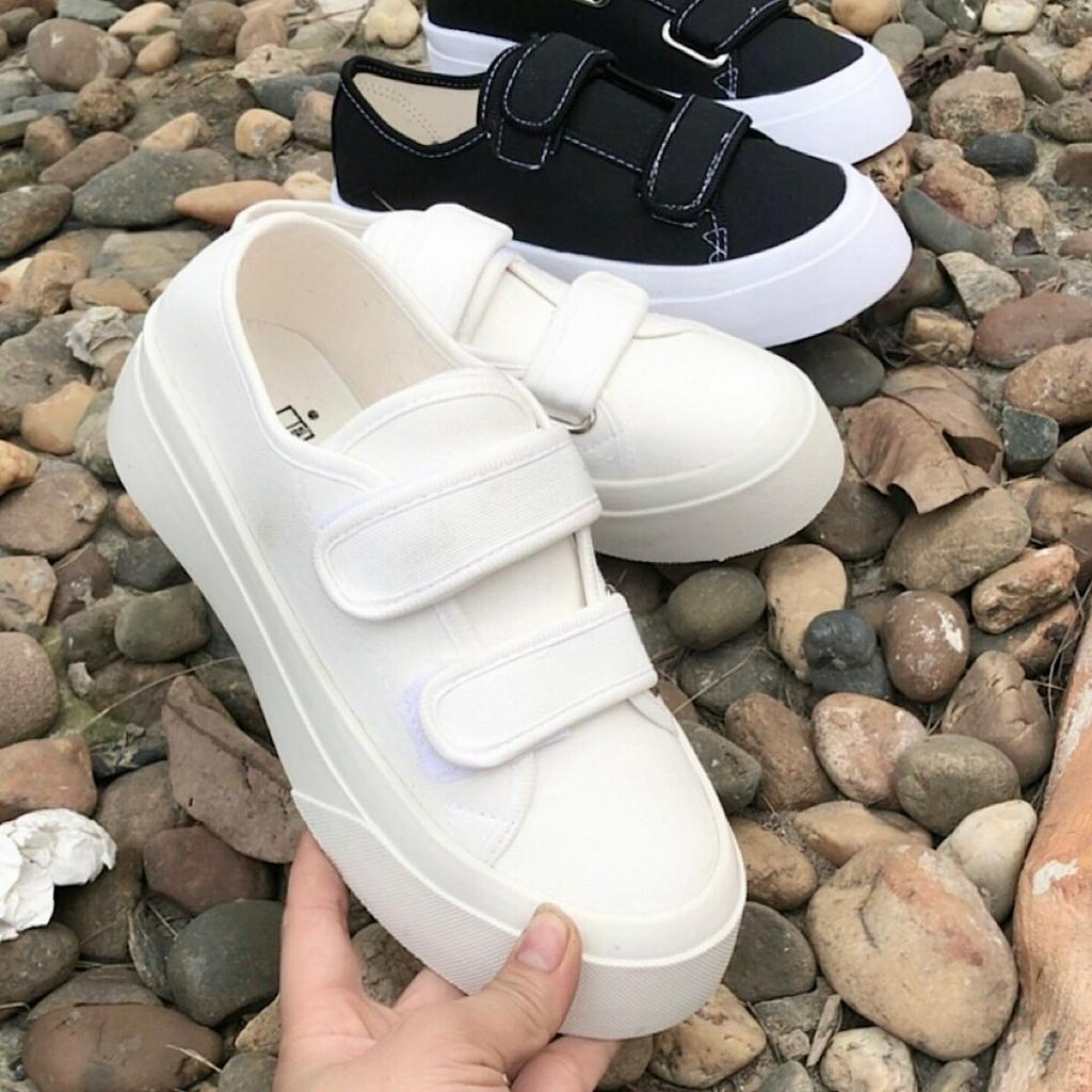 Giầy đế bằng 2 quai dán