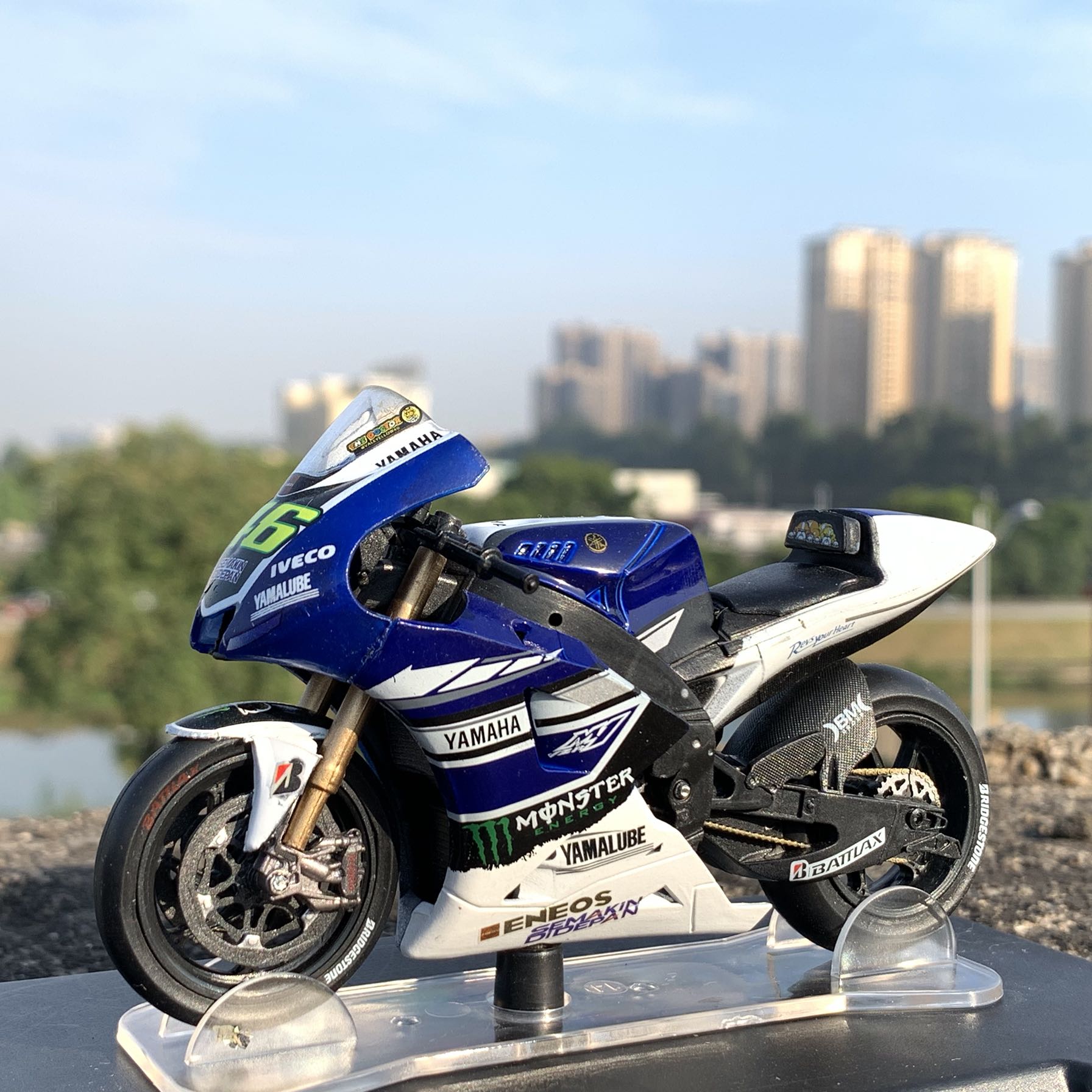 Mô Hình Xe Mô Tô Yamaha Moto Gp M1 99 Dài 11.5 cm Tỉ Lệ 1: 18