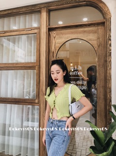 Len cài khuy ngực