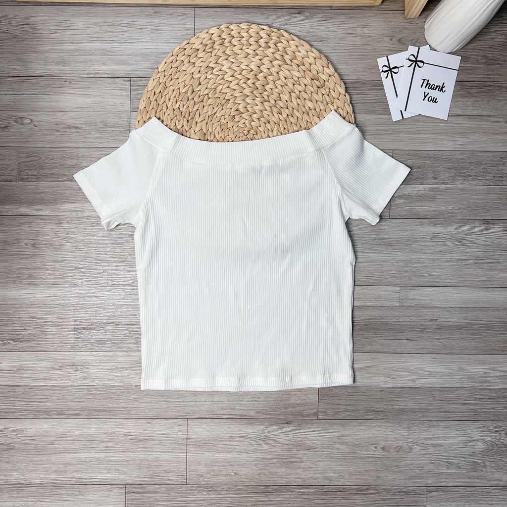 Áo Thun Bẹt Vai Thiết Kế Mặc Cổ Thuyền Hoặc Mặc Bẹt Vai Chất Vải Thun Gân Ôm Dáng Nhiều Màu