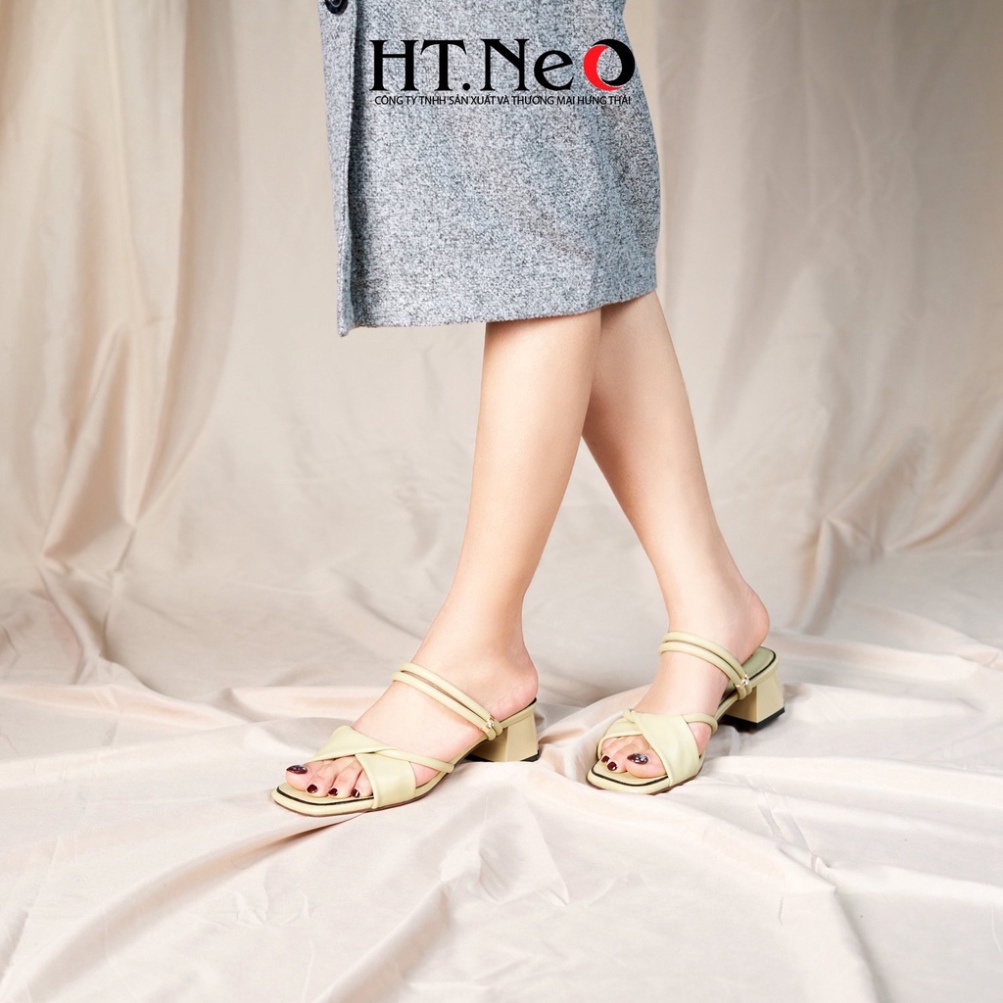 Sandal nữ HT.NEO da mềm mại, đế vuông, thiết kế 2 quai trẻ trung, thanh lịch phương hướng classic  SDN117