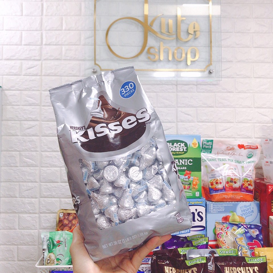 Socola sữa hình chóp bạc Hershey’s Kisses 1,58kg 330 viên